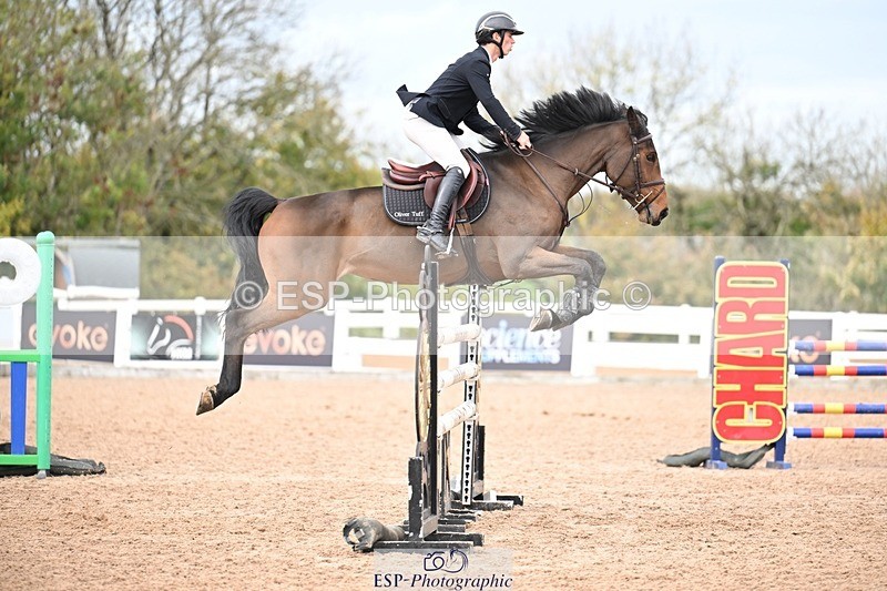 251022-142101-00636 - Cls 6 Snr Foxhunter 1.20m