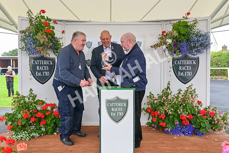 280824-Race 3-Too Much Too Young-4763 - Race 3