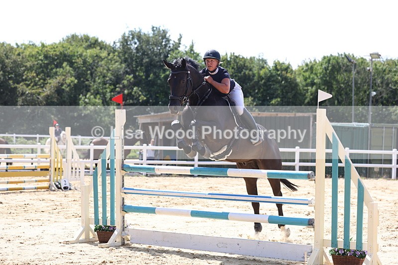 3E7A1696 - Class 8: Senior Newcomers/1.10m open