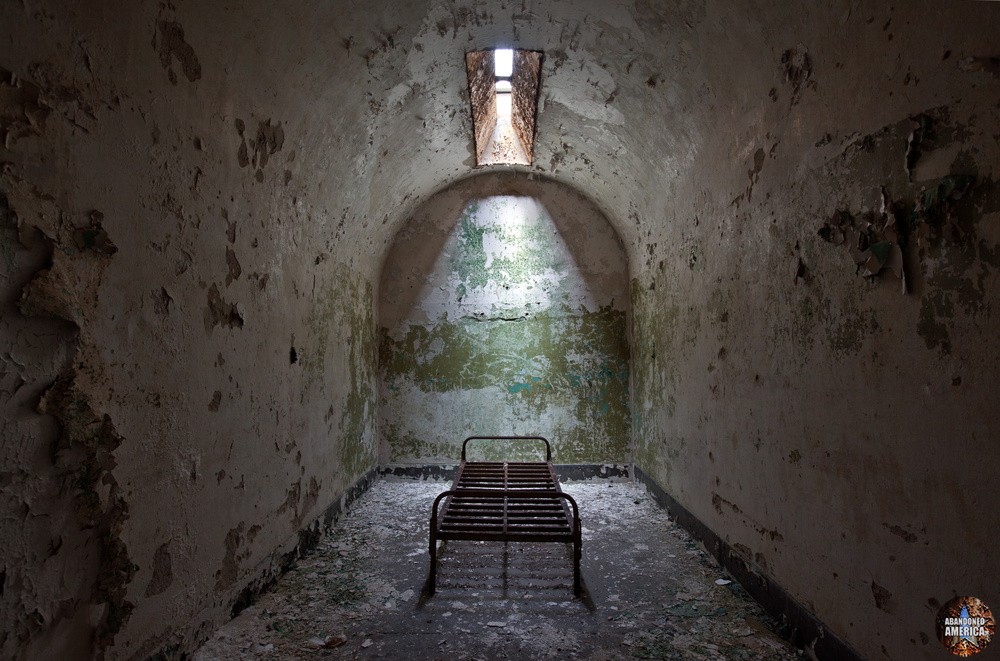 Abandoned Holmesburg Prison cell, Philadelphia
