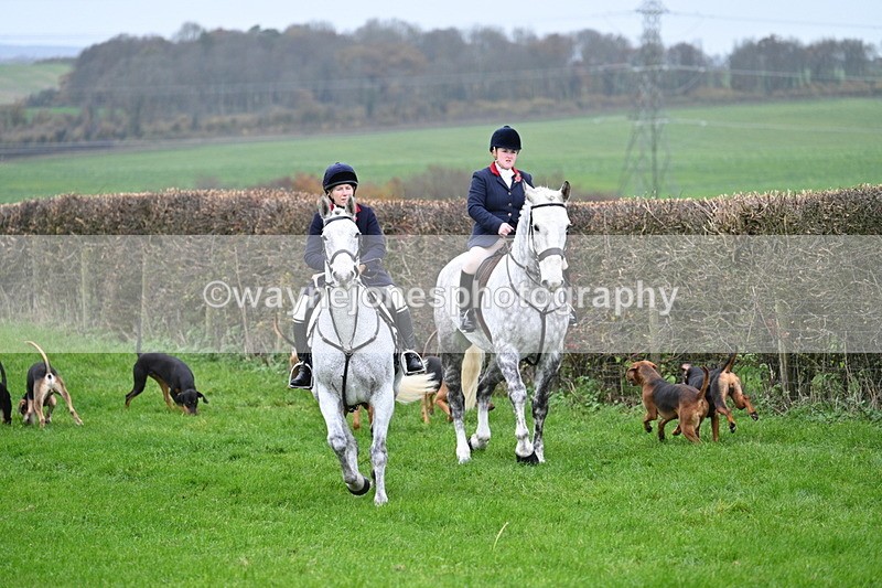 WJ7_8798 - Meet Staff & Hounds