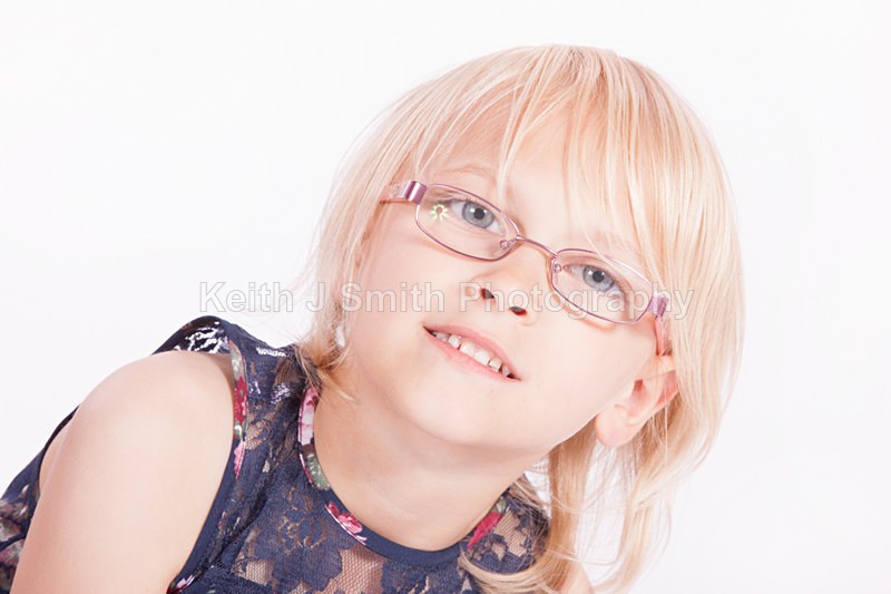 1SKJ6616 - Tina and Kayleigh.