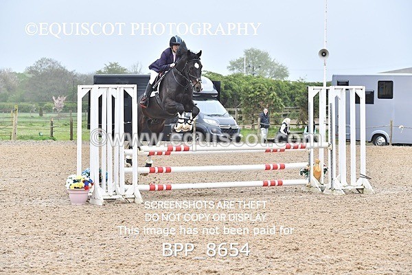 BPP_8654 - CLASS 24 SUN Senior BritiNovice/ 90cm Open