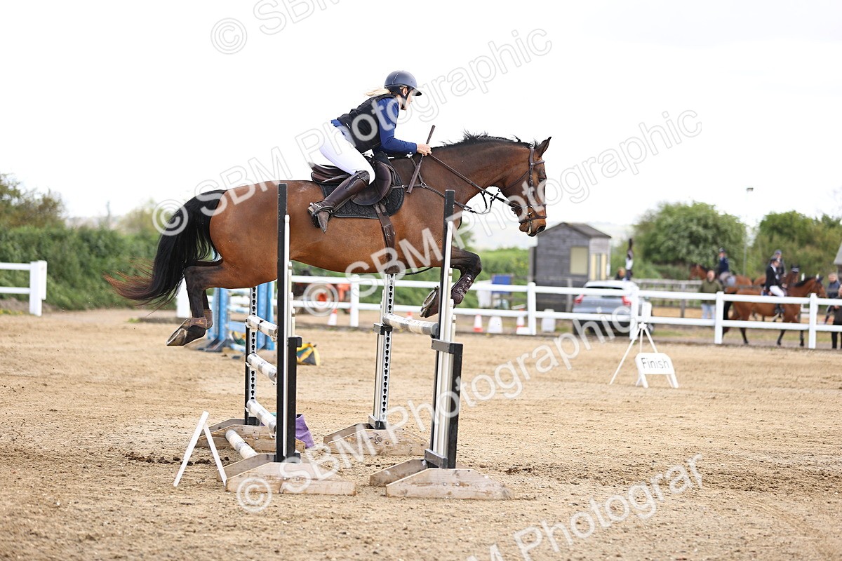SBM_004016 - Class 17 - Senior Newcomers - 1.10m