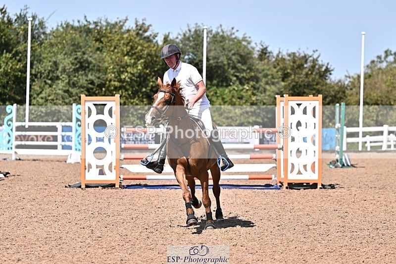 260812-124938-00513 - Cls 6 Foxhunter and 1.20m