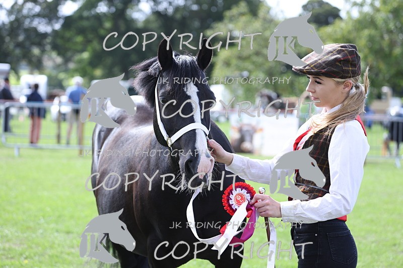 APP_2992 - Class 10a/b M&M in hand