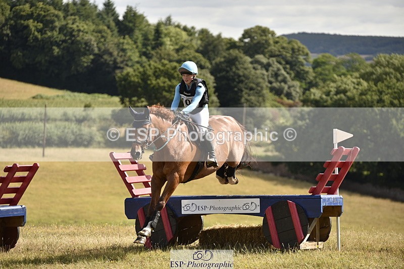 250802A-103210-01139 - C-105-Mimi.van.Ufford-MR.SOCKS