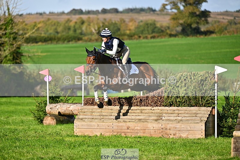 251025A-125612-19318 - F-453-Lucy.Lloyd