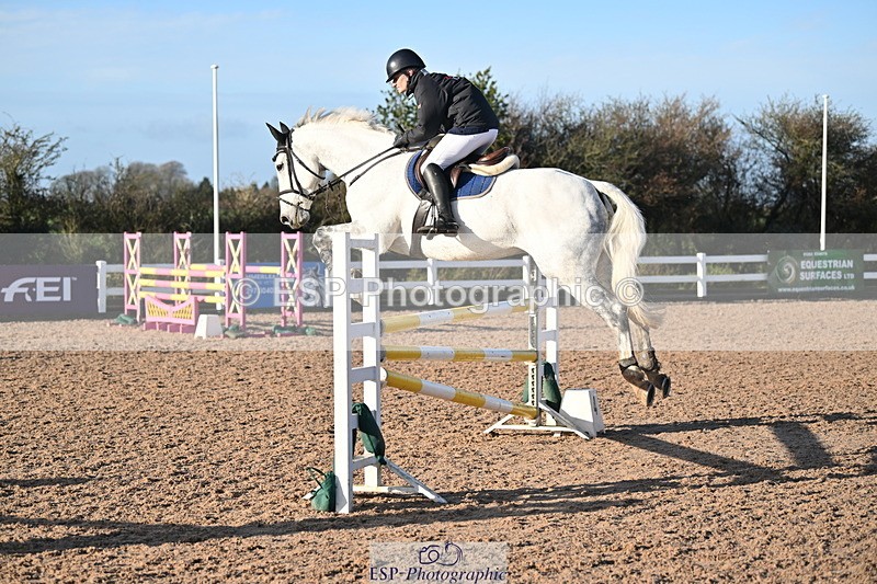 231210A-131134-02512 - Cls 20 Newcomers & 1.10m Open