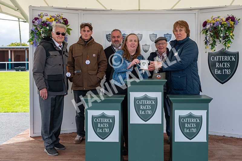 110526-Race 6-Betties Bay-6877 - Race 6 5.00pm Racing Again 21st May Fillies' Handicap
