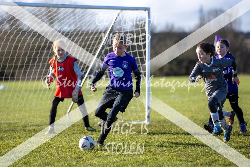 1DX31552 - 2026-01-17 FC Abbey Meads U9 Purple Girls V Develop FC U9 Girls