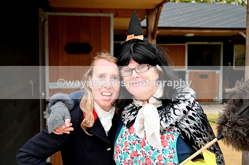 WJ7_7036 - Berks & Bucks - Children's Meet - The Old Farmhouse – Steventon.