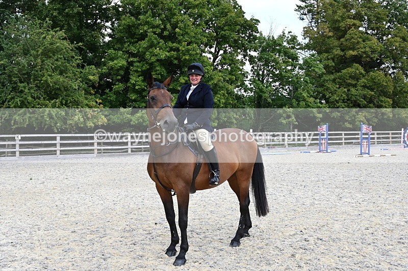 WJ6_3057 - Berks & Bucks - The Old farmhouse - Hound Exercise 20-08-25