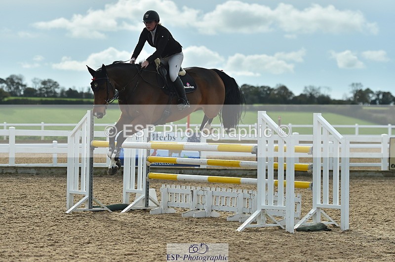 231111A-121324-01768 - Cls 12 Newcomers & 1.10m Open