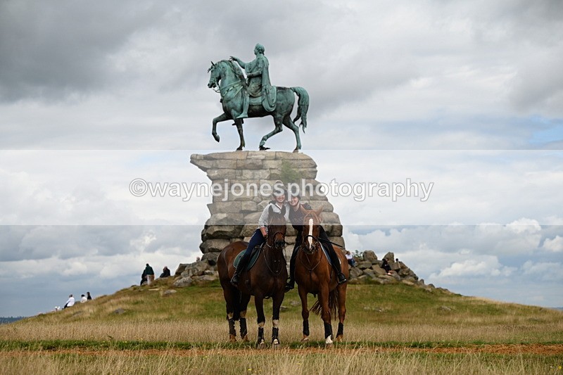 DSC_7050 - Time at Statue 12:45 to 13:15
