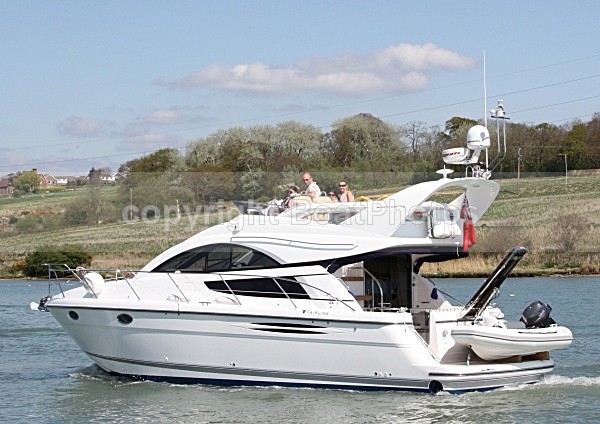 090413 PHANTOM 40 IMG_2453 - Flybridge Cruisers