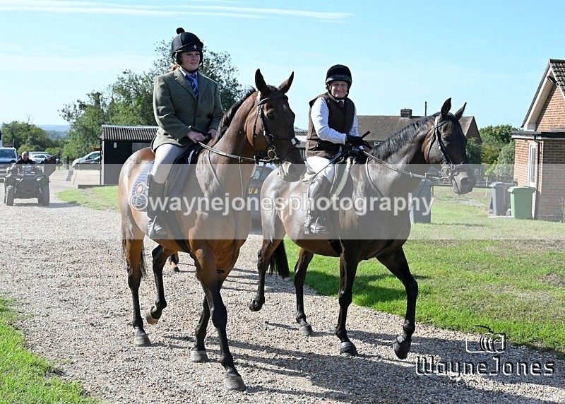 WJ7_0313 - Berks & Bucks - Hound Exercise – Kennels 06-09-26