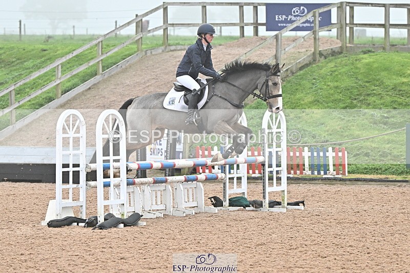 241103A-112331-07021 - SUN Cls 18 British Novice and 90cm Open