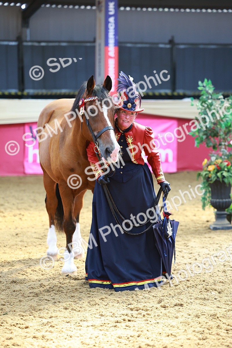 SBM_13671 - Class 104 - IH  Costume