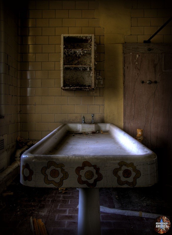 The Rosewood Center (Owings Mills, MD) | Cleaning Table - The Rosewood Center