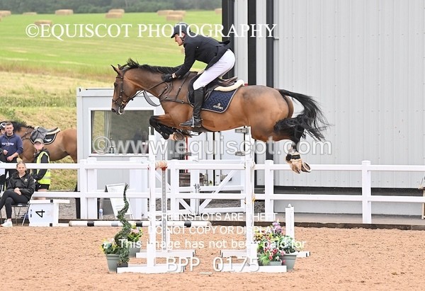 BPP_0175 - CLASS 25 SUN HOYS Redpost Equestrian Senior Foxhunter Second Round