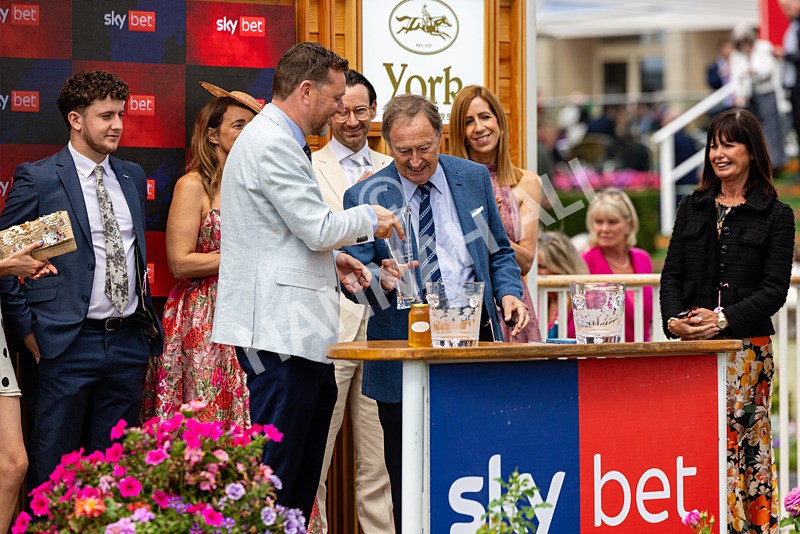 210826-Race 1-Blue Courvoisier-9539 - Race 1 13.50pm Sky Bet Mile Handicap