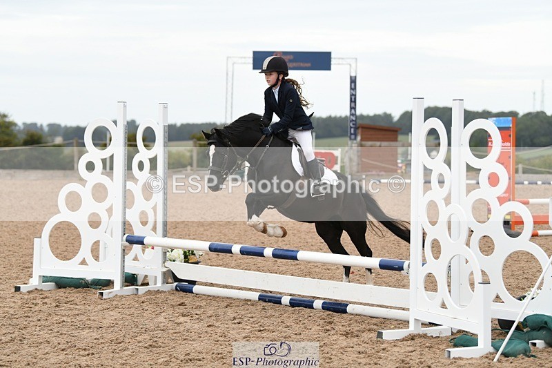 250807-101343-00098 - 60cms Round 1