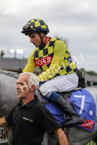 yr17082022r5-57 - Race 5 4.10pm Sky Bet Stayers Stakes