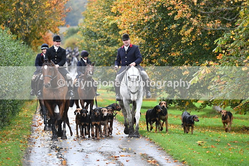 WJ5_6065 - B&B walk back for Hunt Tea !