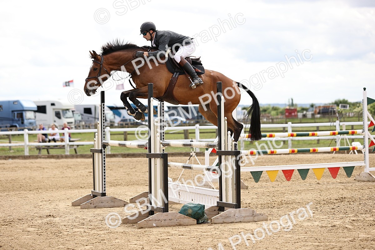 SBM_003073 - Class 11 - Senior Newcomers - 1.10m