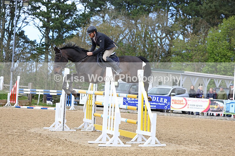 3E7A2478 - Class 9: Senior 1.30m open