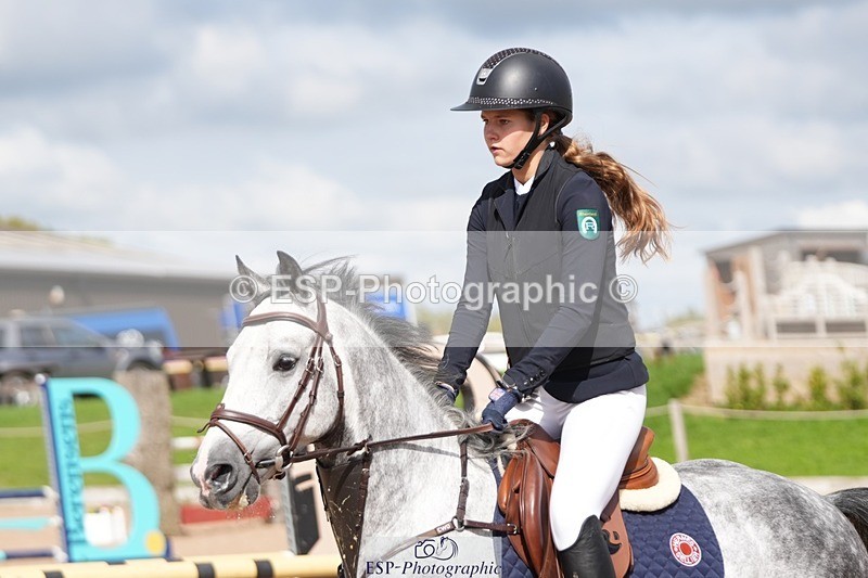 250921-121733-02880 - Cls 9 Pony Foxhunter and 1.10m