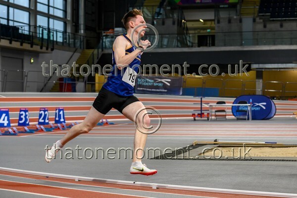 StudInd-914909 - Track Male Set One