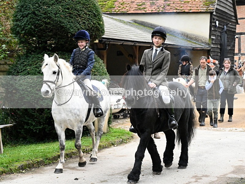 WJ7_6321 - Berks & Bucks - Children's Meet - The Old Farmhouse – Steventon.