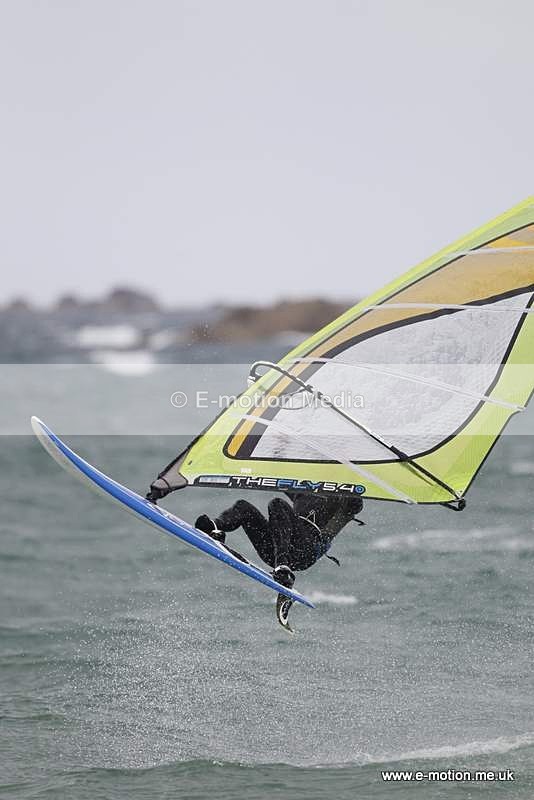 WS 020510-3 - Windsurfing