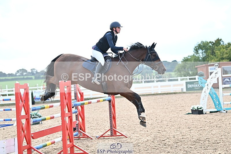 241004A-140241-02411 - Fri 11 1.10m amateur Quals