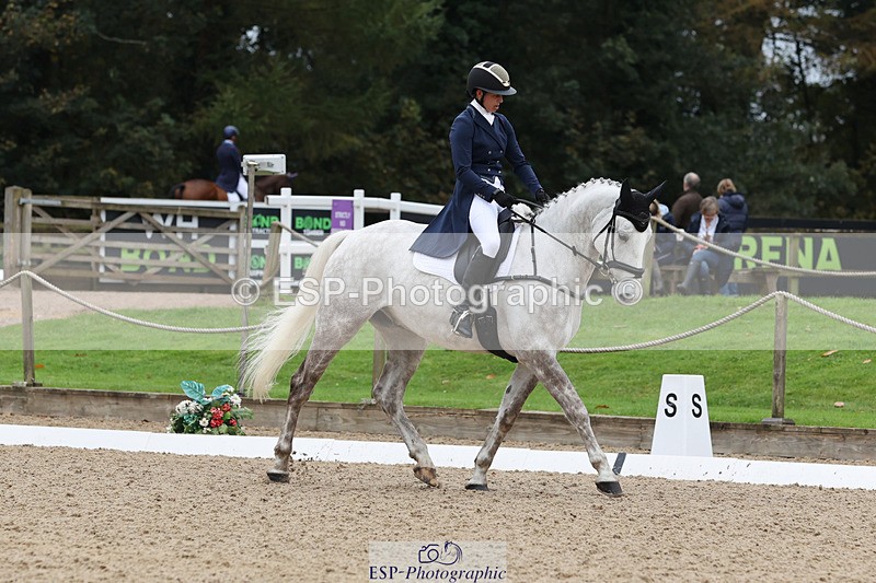 241024-110646-01744 - 135-Maddison.Peries-CHAMPAGNE.SILVER.NOVA