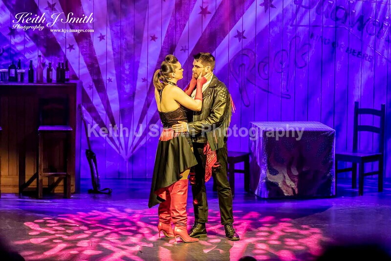 7KJS0064 - Ambition show team