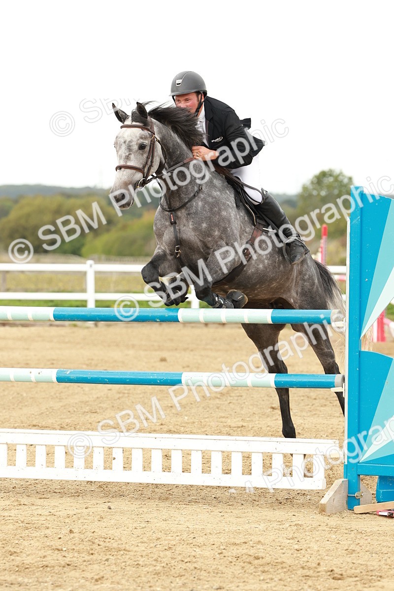 1I0A8131 - Class 5 - Senior Foxhunter 1.20m