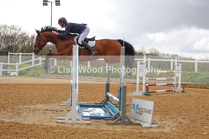3E7A2379 - Class 9: Senior 1.30m open