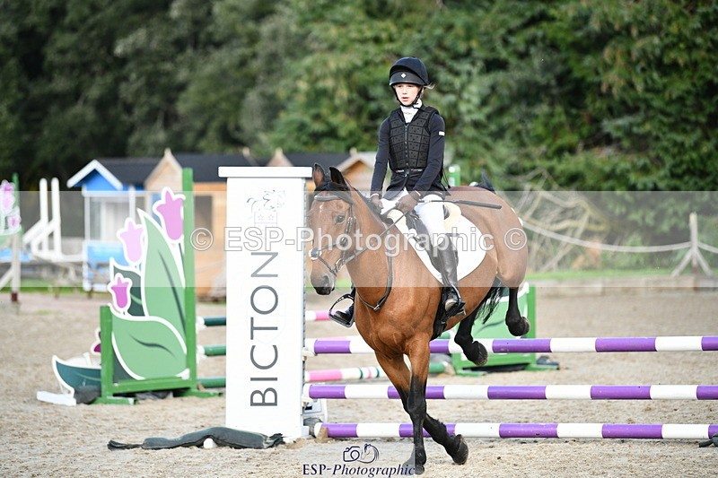 251004A-151021-01703 - Classes 8 & 9 70cm