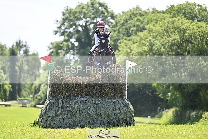 240525-121422-13185 - 370-STORM_IN_DECEMBER-Claire_Fielding