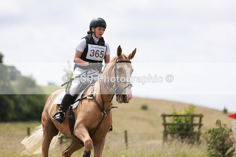 240630X-121230-6033 - 365-Emily_Banfield-CHAMPAGNE_PLEASE