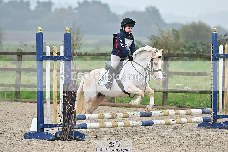 241110-101436-00226 - 40cm Showjumping