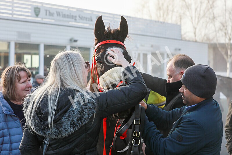 281224-Race 1-Not Staying Long-1276 - Race 1