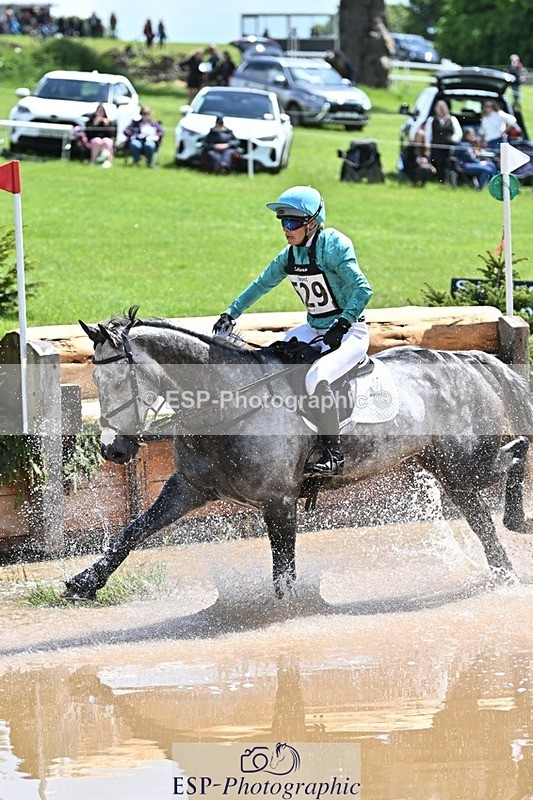 240526-121730-21929 - 529-SBH_BIG_WALL-Izzy_Taylor