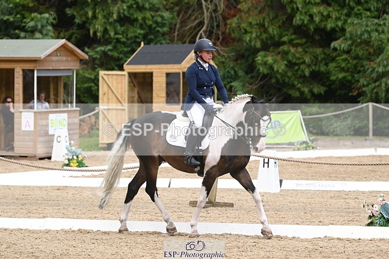 250720A-144358-11907 - 164-Dominique.Kinnaird-Perry-Pallas.Vanquish