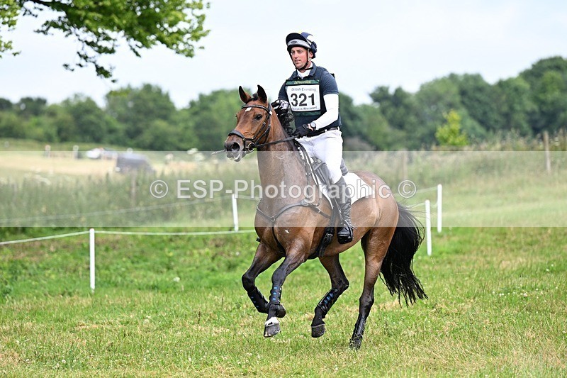 240630X-115839-6699 - 321-Gubby_Leech-ACTIVE_VOGUE