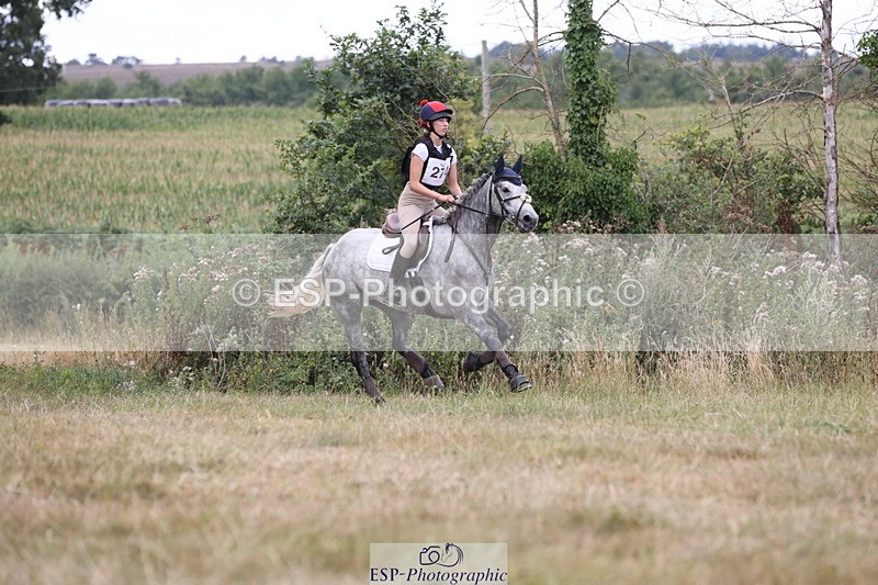 250802A-153306-06767 - F-274-Eliza.Miller-Edge-BALLYLEE.CASTLE.STORM