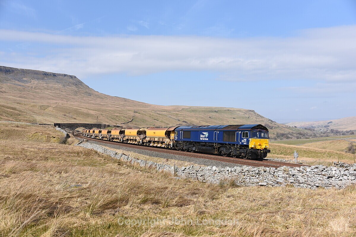 JL - 25.3.20 66303 6K05 Carlisle - Crewe, Ais Gil - Ais Gill (road bridge southbound)